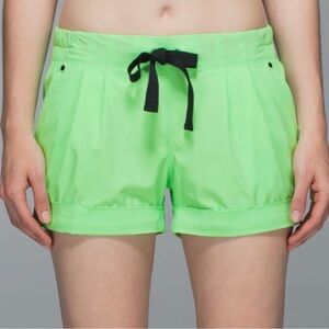 Lululemon Spring Break Away Short Pistachio Green Swift 3” Inseam Size 4